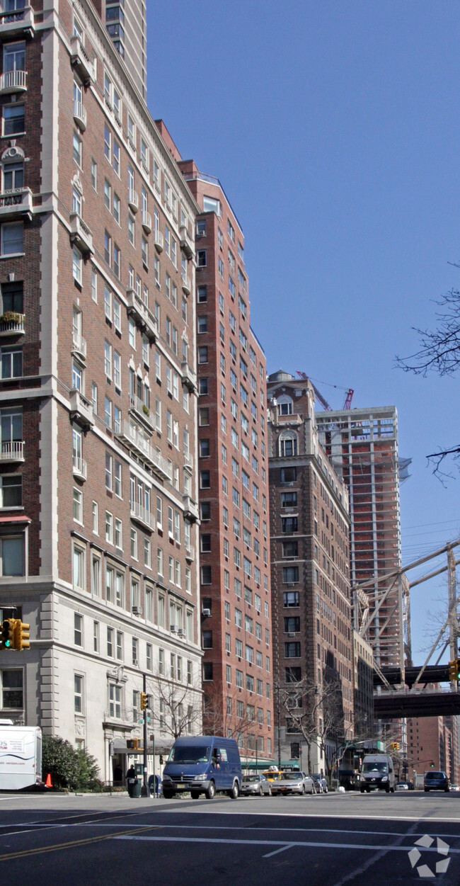 Building Photo - 16 Sutton Place