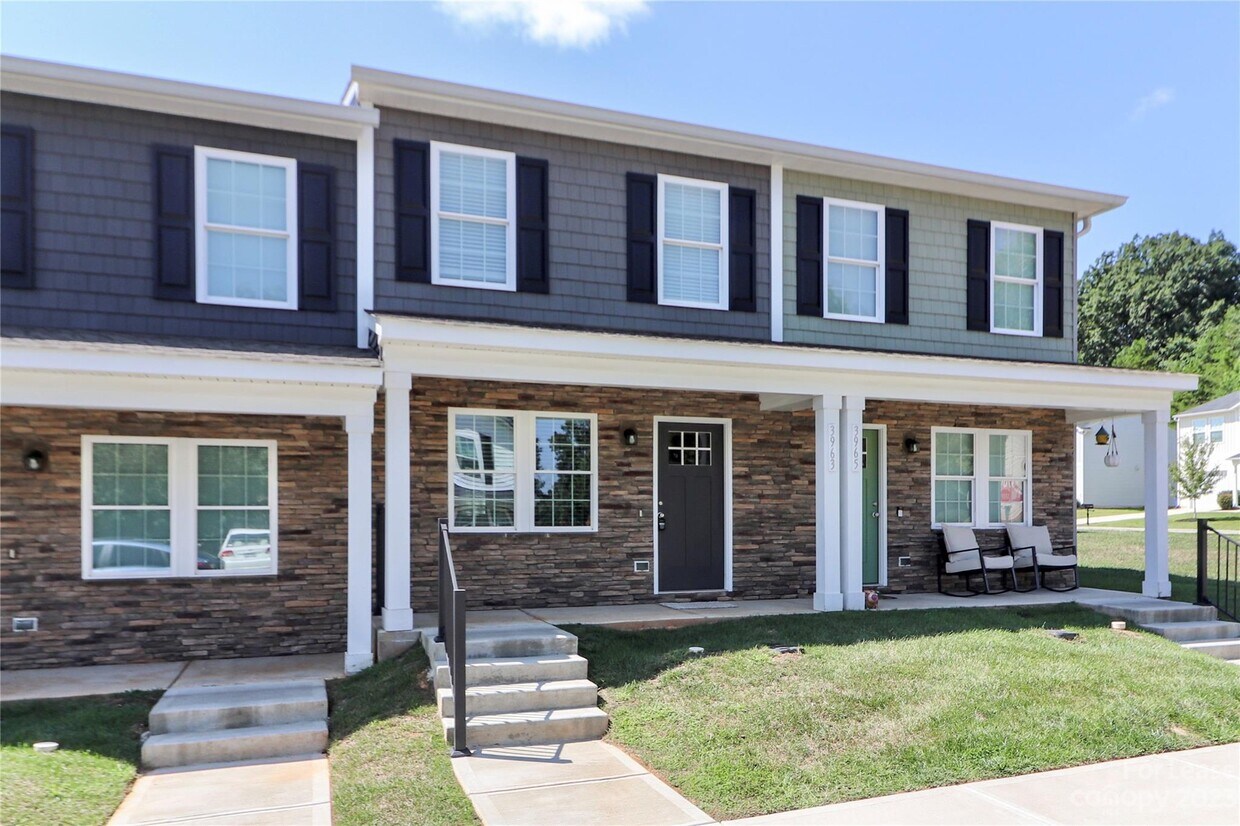 Foto principal - 3963 Hemingway Dr NW