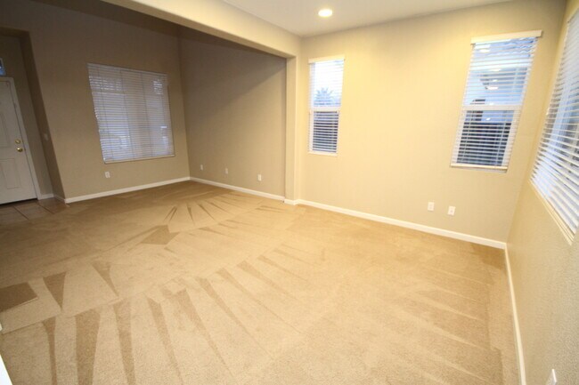 Building Photo - 4 Bed| 2.5 Bath | 2090 SF | Two Story | Tenant pays $175 monthly for WS&G