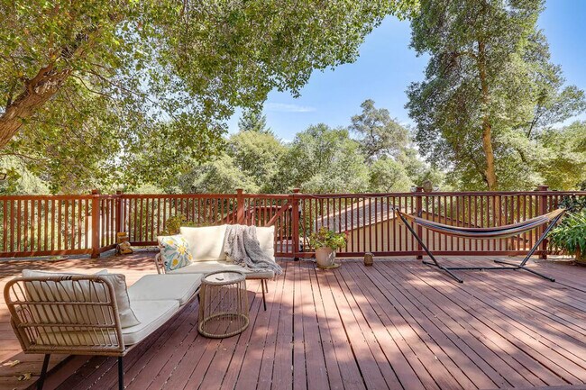 Foto del edificio - 2820 Greenway Dr