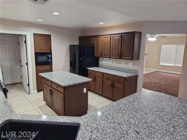 Building Photo - 10990 Fishers Island St