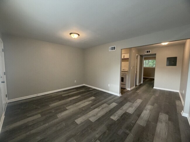 Foto del edificio - 611 Ewing Ave