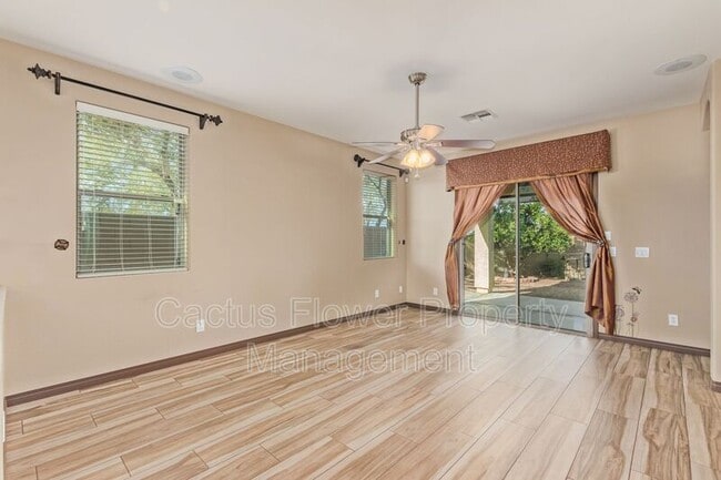Foto del edificio - 2624 W Beautiful Ln