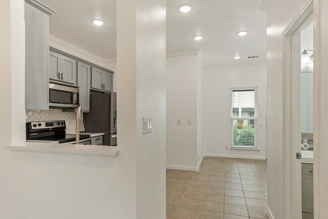 Building Photo - 1307 Kinney Ave