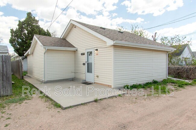 Building Photo - 516 E 6th St