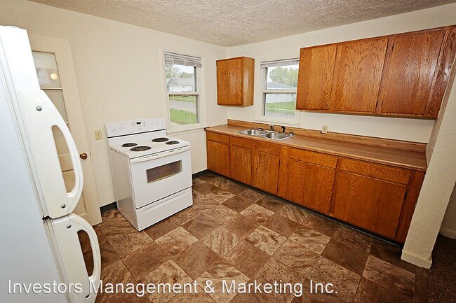 Building Photo - 2 br, 1 bath House - 600 12th Street NE