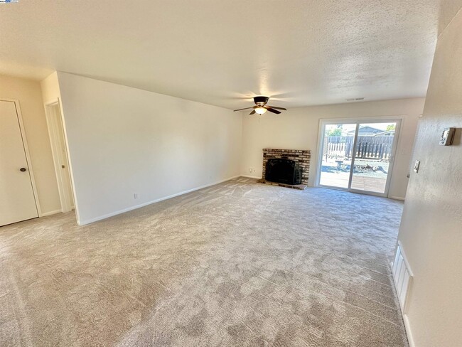 Foto del edificio - 5515 Bridgeport Cir