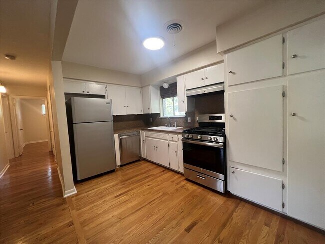 Foto del edificio - 907 Possum Trot St