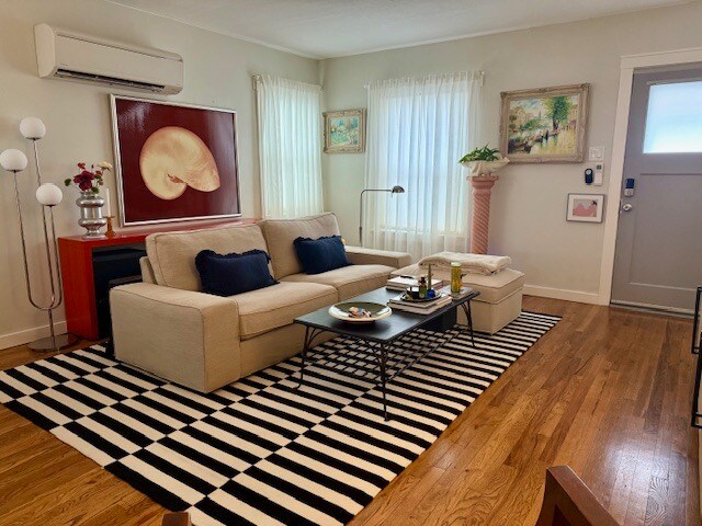 Foto del edificio - 627 Lovera Blvd