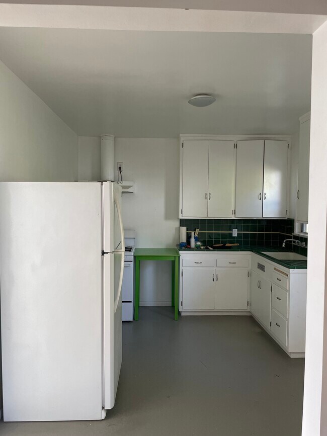 Kitchen - 2328 Moss Ave