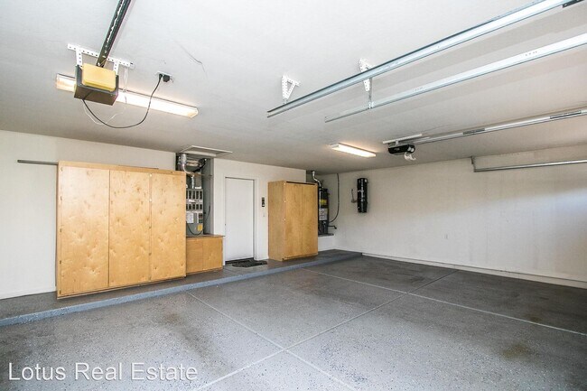 Building Photo - 5 br, 4 bath House - 1498 W Commerce Ave.