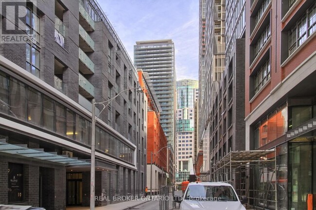 Building Photo - 8 Mercer St