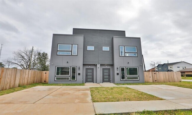 Foto del edificio - 9315 Ashville Dr
