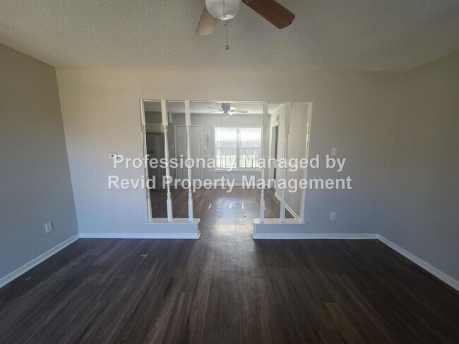 Foto del edificio - 5157 Blacksmith Dr