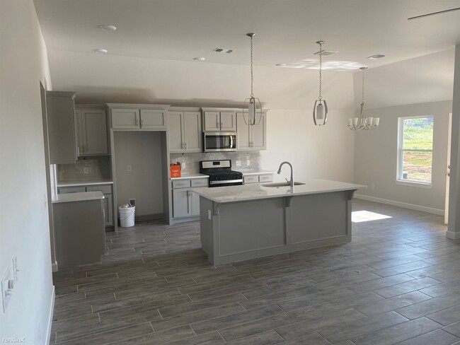 Building Photo - 3 br, 2 bath House - Skyline Trails Commun...