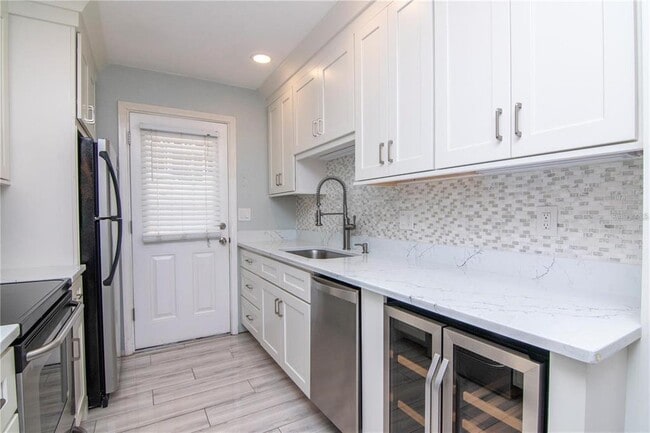 Building Photo - 208 Danube Ave