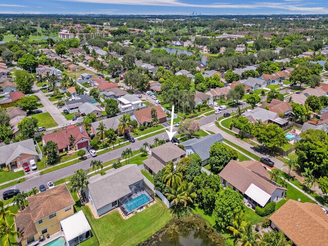 Building Photo - 9610 Dunhill Dr