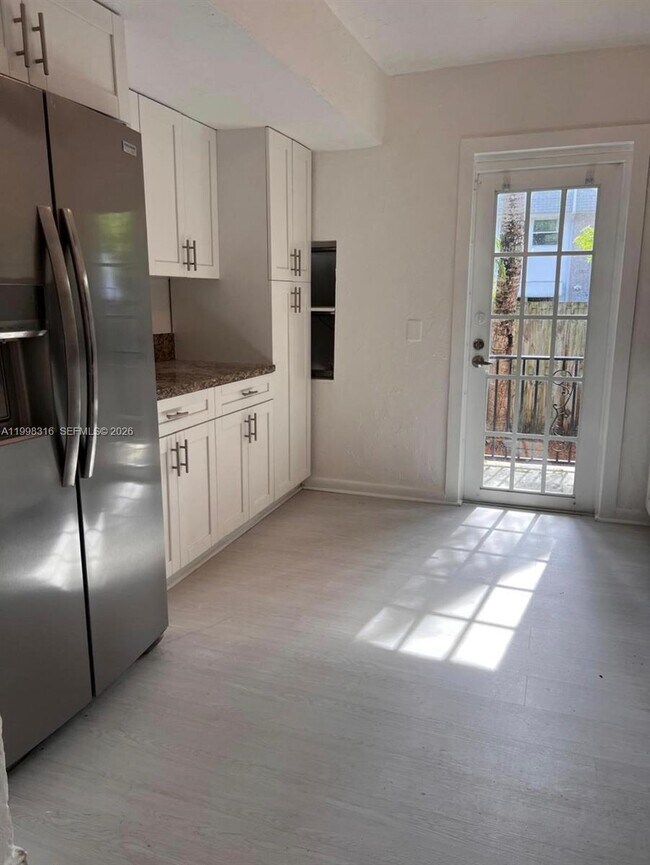 Foto del edificio - 1641 Arthur St