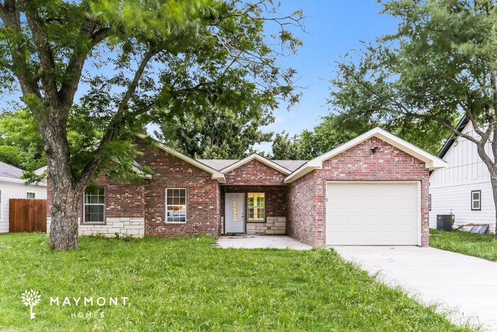 Foto principal - 1216 E James St