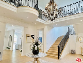 Building Photo - 1447 San Ysidro Dr