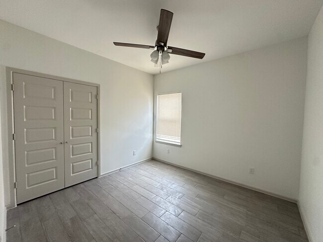 Foto del edificio - 2700 W Mile 5 Rd