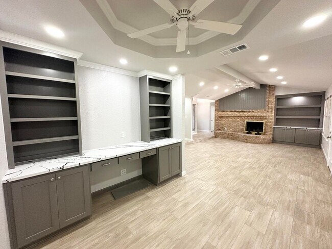 Foto del edificio - Fully Remodeled 3 Bedroom 2 Bathroom For Rent