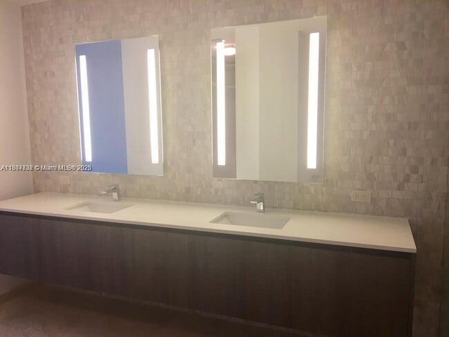 Foto del edificio - 88 SW 7th St