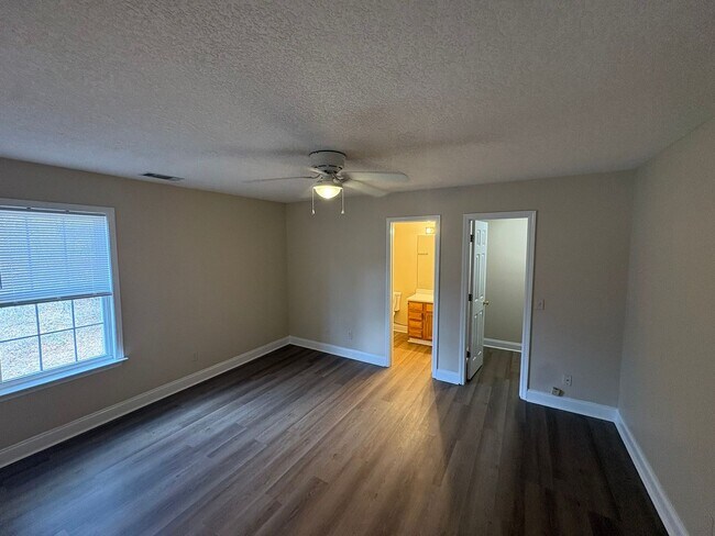 Foto del edificio - 1214 Beaver Creek Dr