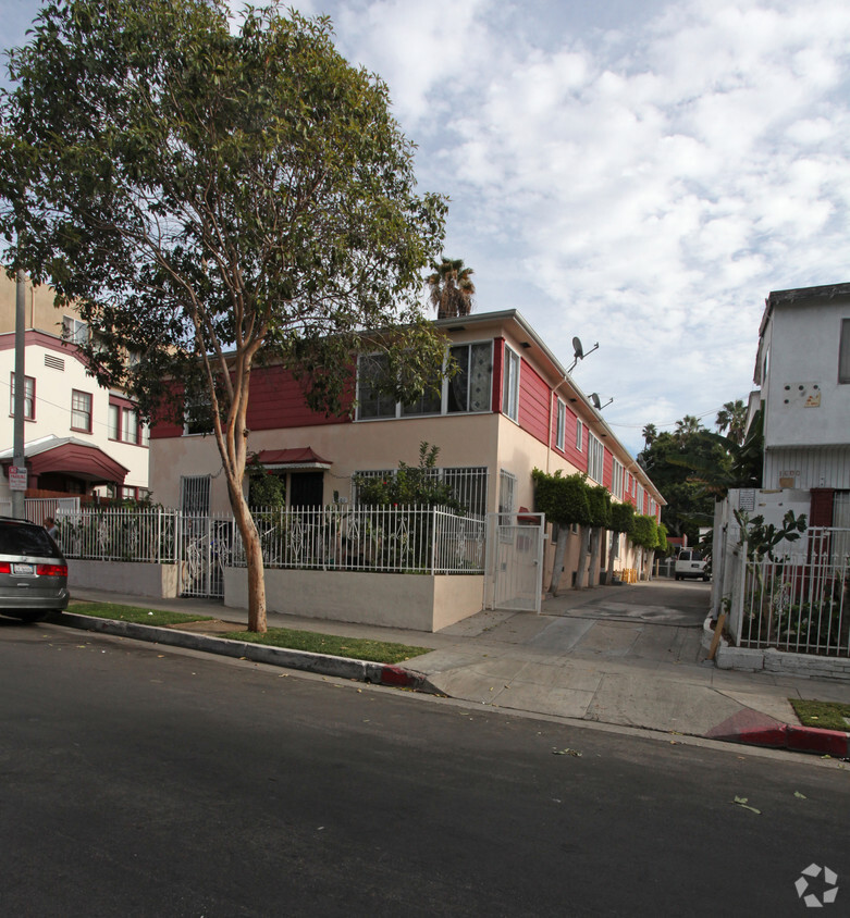 Primary Photo - 1608 N Serrano Ave