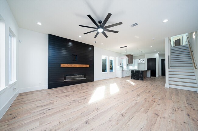 Foto del edificio - 2427 Parker Rd