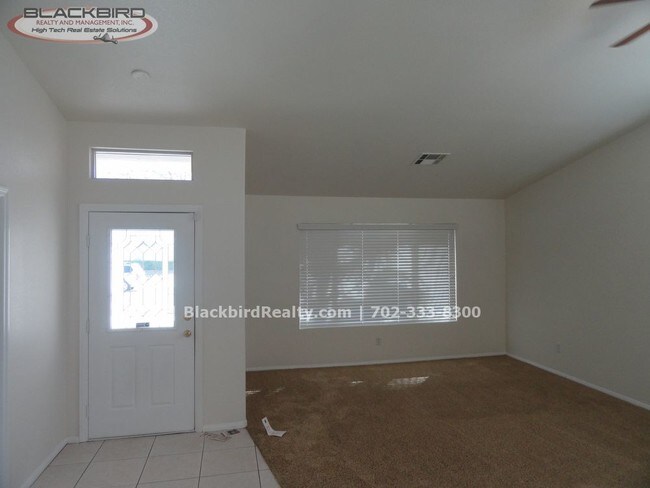 Building Photo - 116 Honey Locust Dr