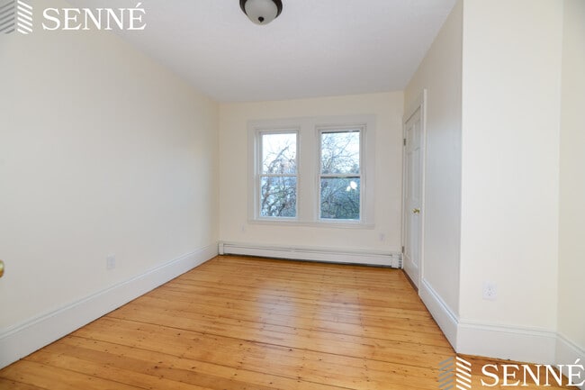 Building Photo - 146 Webster Ave