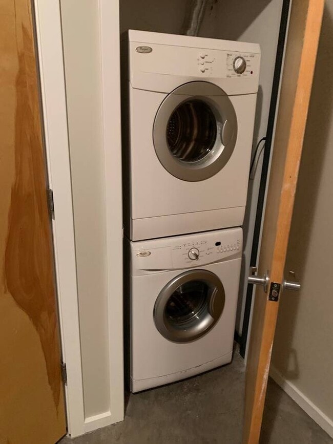 Photo - 16 W Broad St Apartments