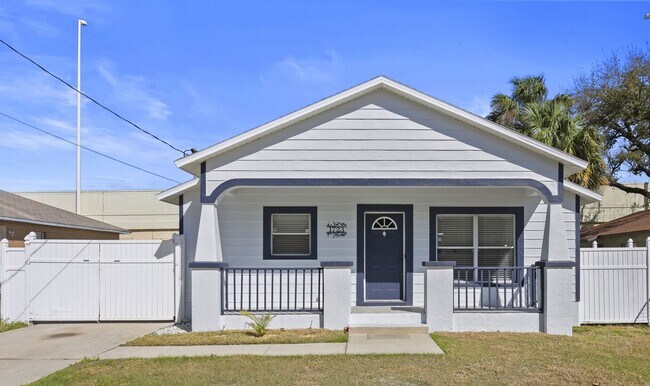 Building Photo - Ditch the Dorm – This Is How Tampa Lives