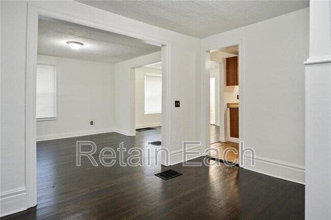 Foto del edificio - 375 Pullman Ave
