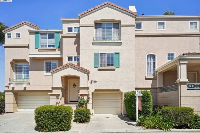 Building Photo - 385 Montecito Way