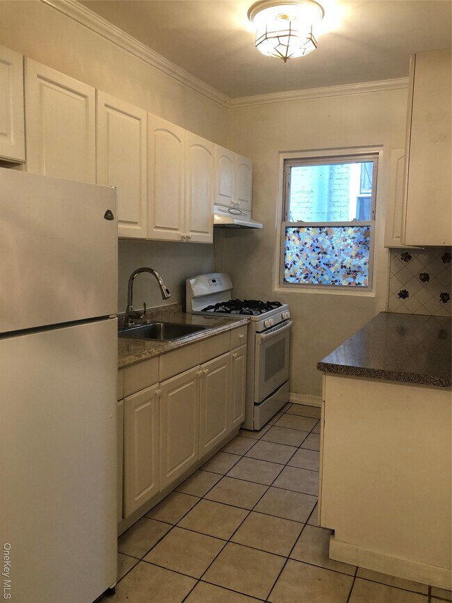 Foto del edificio - 30-11 85th St