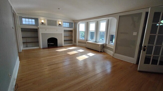 Foto del edificio - 3038 N Farwell Ave