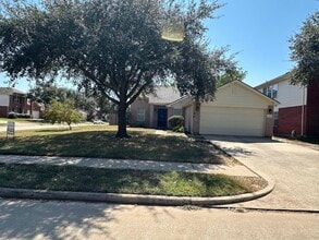 Building Photo - 15103 Possumwood Dr
