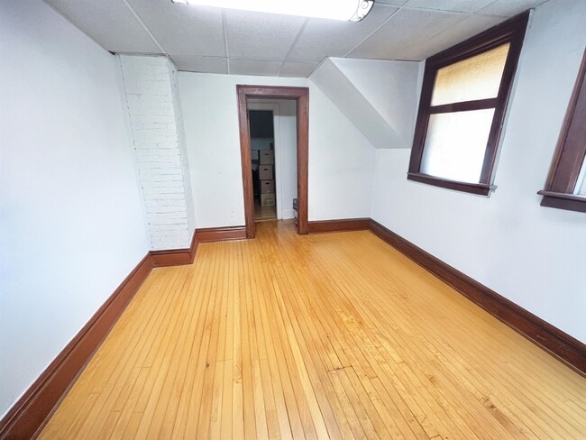 Building Photo - 626 W Olin Ave