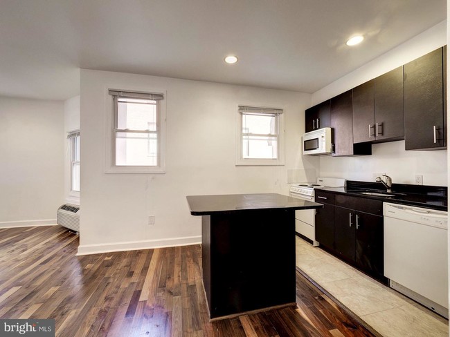Building Photo - 1416 Chapin St NW