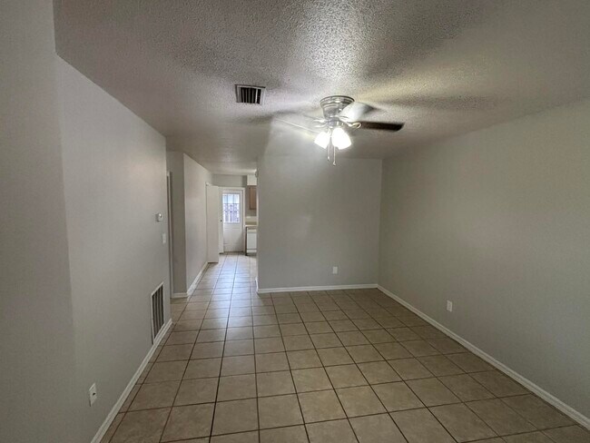 Foto del edificio - 3806 NW Huntsboro St