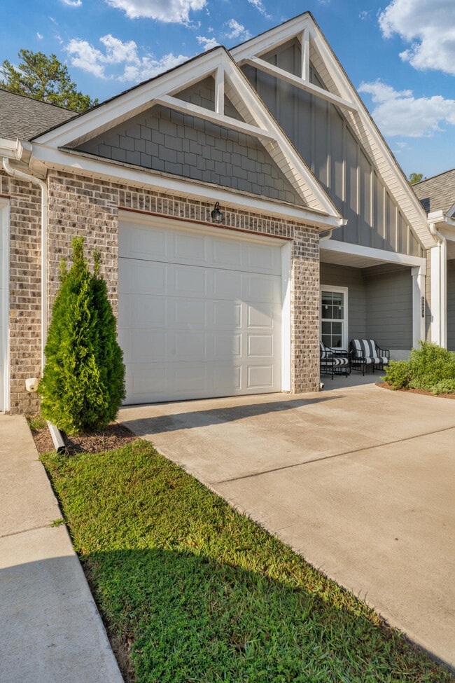 Building Photo - 524 NE Bellingham Dr
