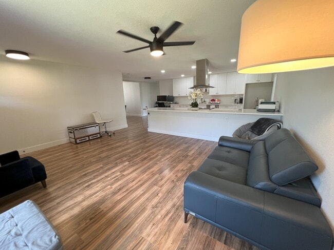 Foto del edificio - 1702 Bristol Ct N