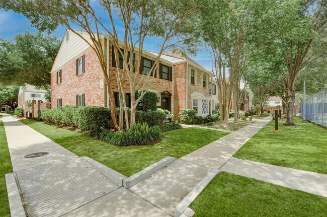 Foto del edificio - 3 BD / 2.5 BR Townhome in Memorial Club co...