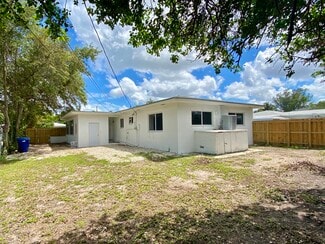 Building Photo - 1317 NE 116th St