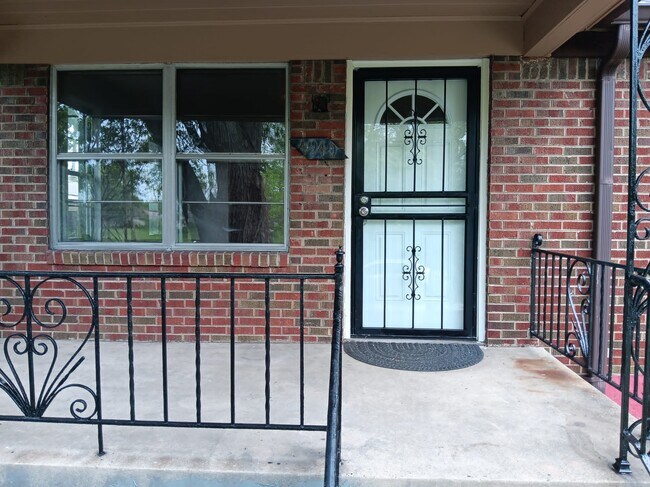 Building Photo - 4940 E 16th St