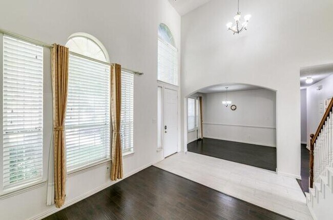 Foto del edificio - 8317 Spring Valley Ln
