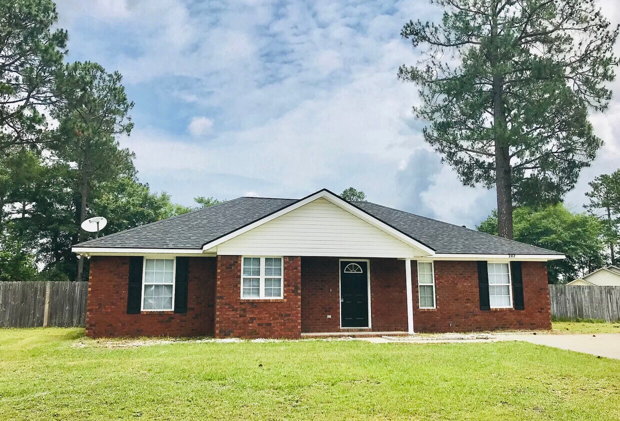202 Preakness Dr, Hinesville, GA 31313 House for Rent in Hinesville