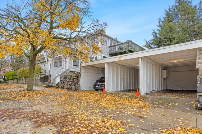 Foto del edificio - 647 Fairview Ave NE